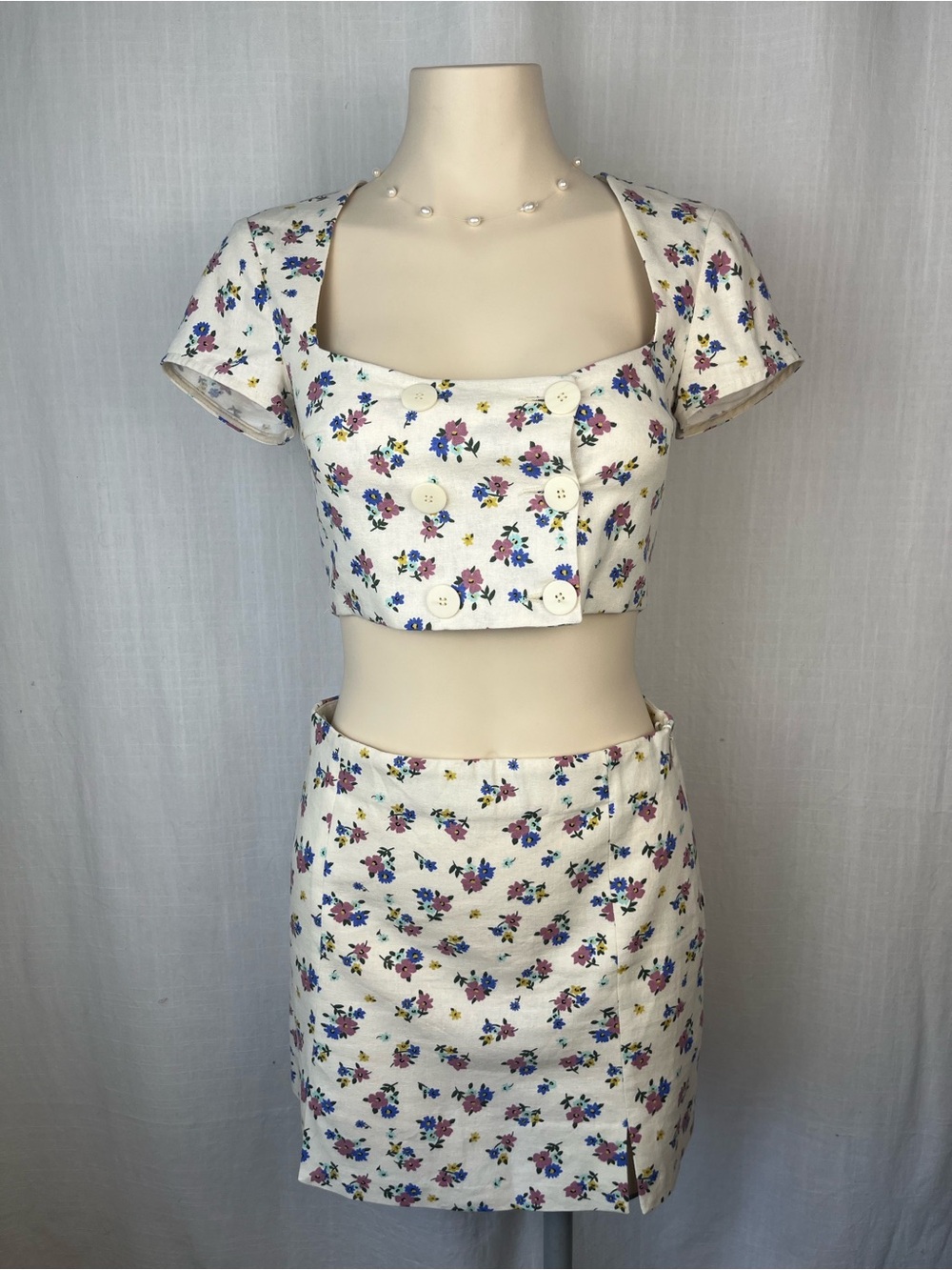 Zara White Mini Skirt with Pink & Blue Floral Print XS